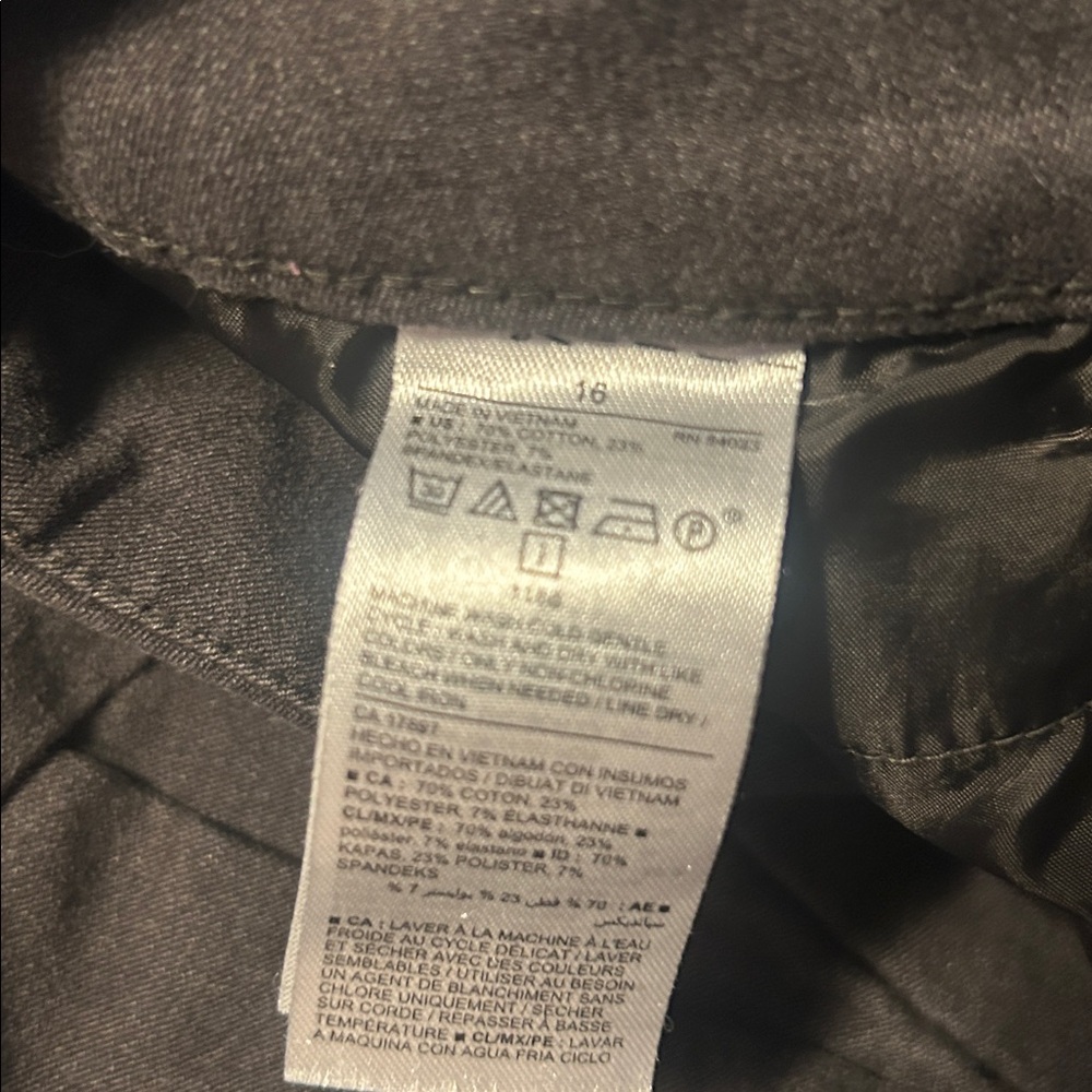 Old Navy Pixie Ankle Pants - Picture 9 of 9